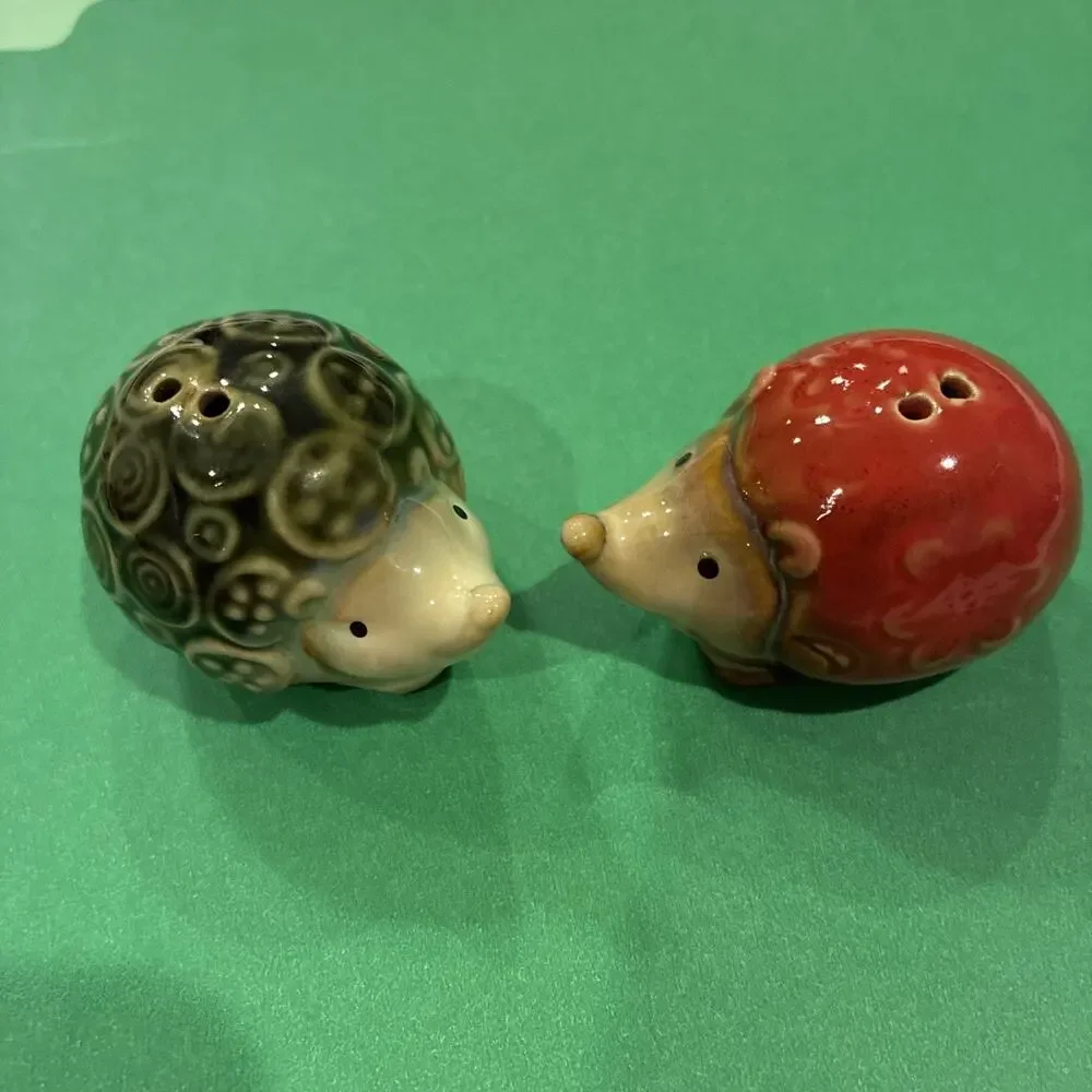 Vintage Hedgehog Salt Pepper Shakers Red Green Floral Swirl Mini 2